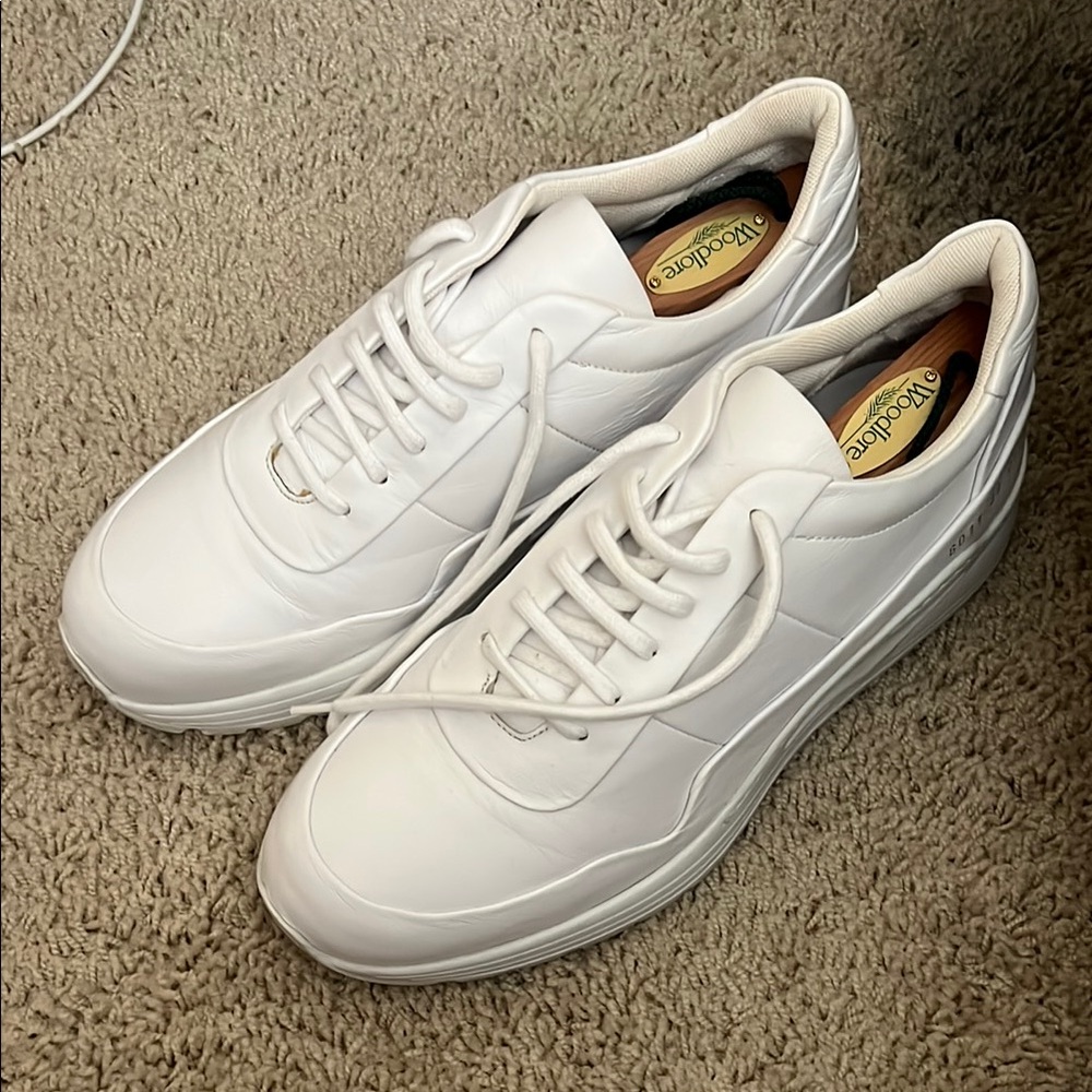 Common Projects White Leather Sneakers Minimalist Design - Picture 2 of 2
